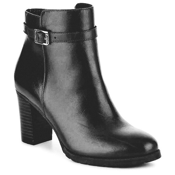 Ralph Lauren Shoes - Firm ❤️ NEW Ralph Lauren booties 7.5